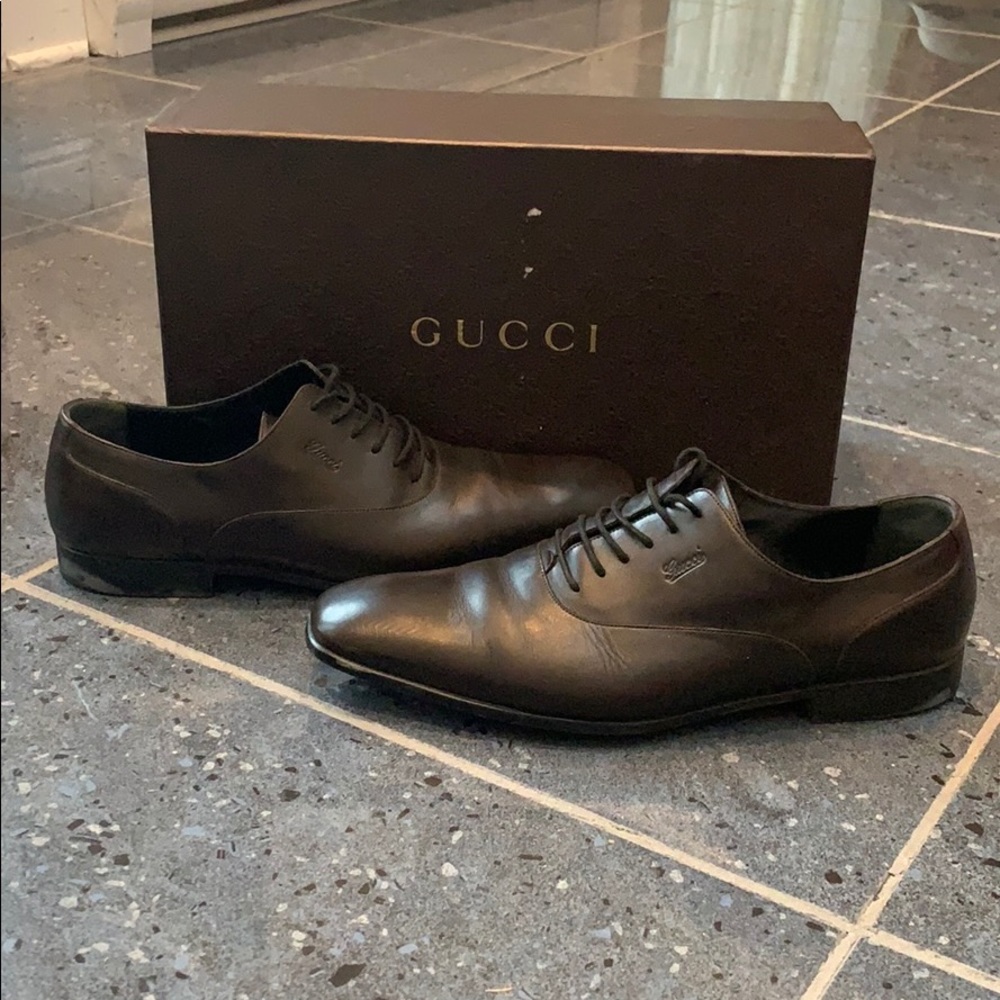 Men’s black Gucci lace up Dress Shoes